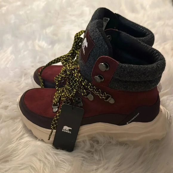 NWT Sorel Women’s Kinetic Breakthru Conquest Sneaker Boots Size 7.5. Burgandy - Picture 3 of 9